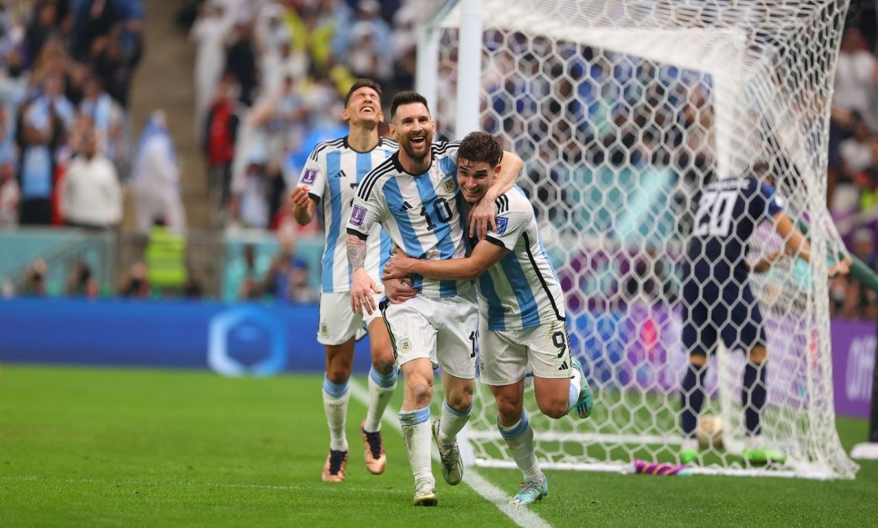 Ліонель Мессі та Хуліан Альварес Ліонель Мессі та Хуліан Альварес