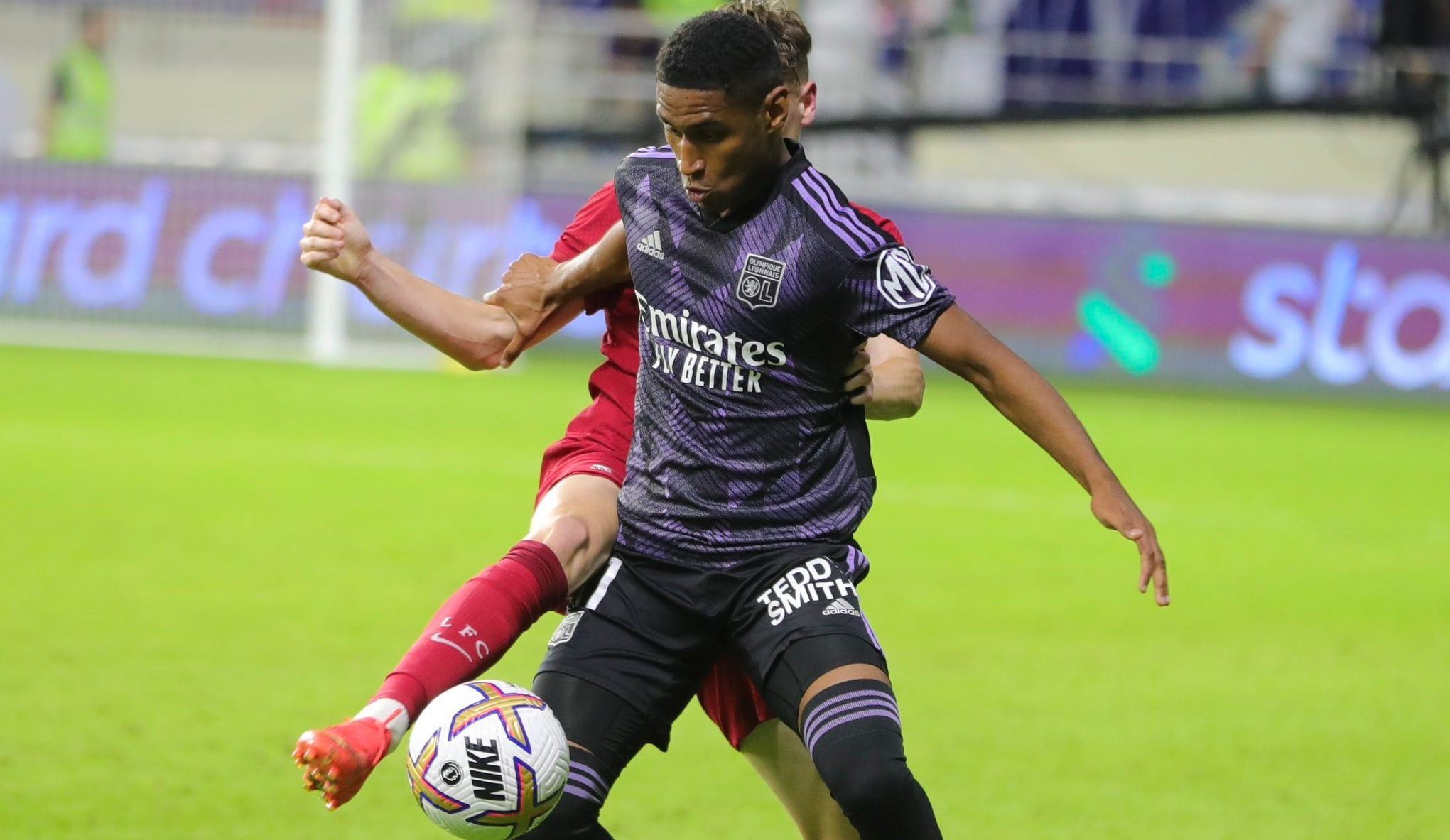 Тете у формі Ліона Тете у формі Ліона