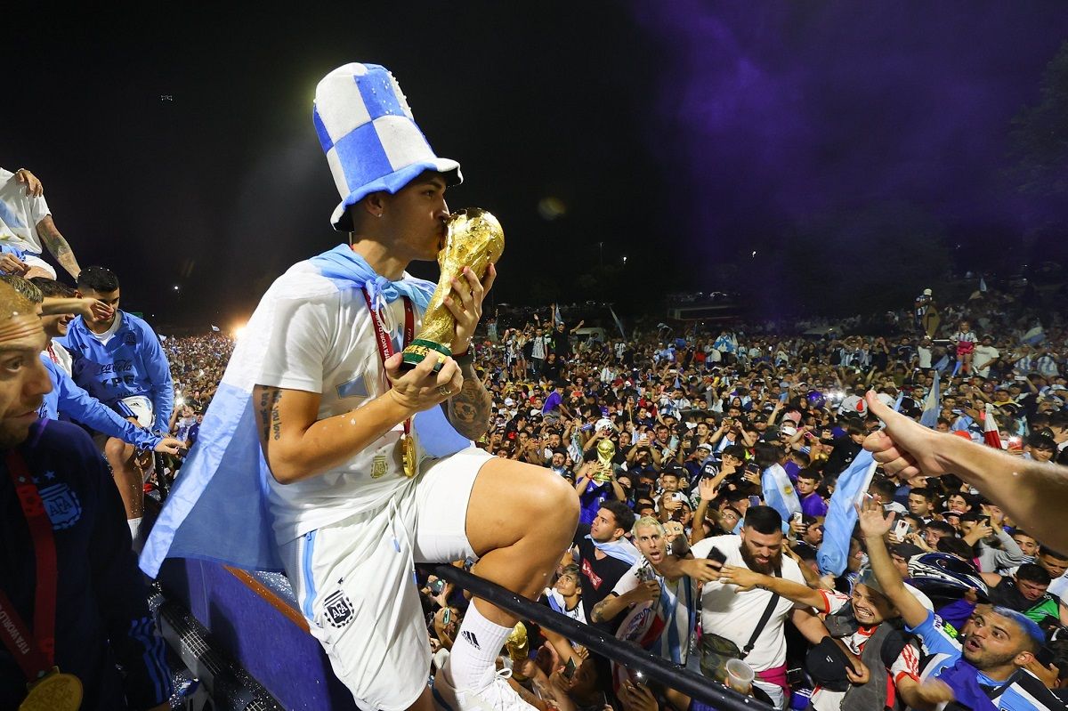 Сборная Аргентины вернулась домой после победы на ЧМ-2022 - фото и видео