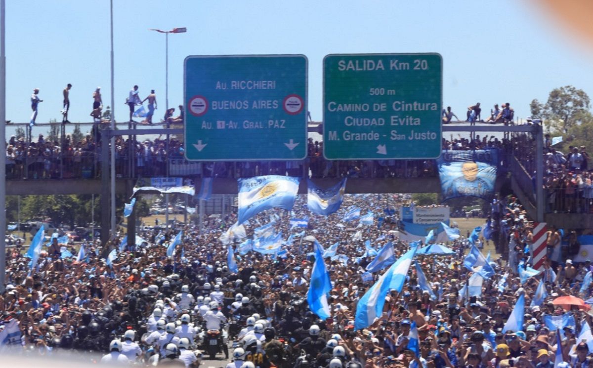 Під час параду збірної Аргентини у Буенос-Айресі загинув фанат – деталі смерті