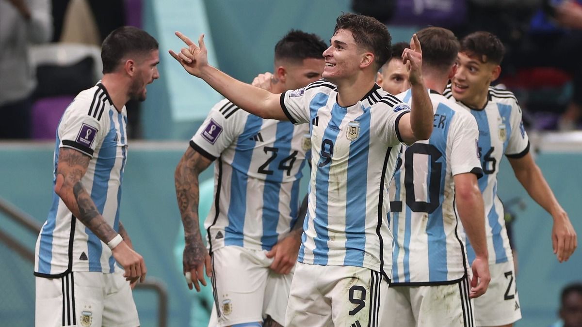 Хулиан Альварес мог оказаться в Шахтере Хулиан Альварес мог оказаться в Шахтере