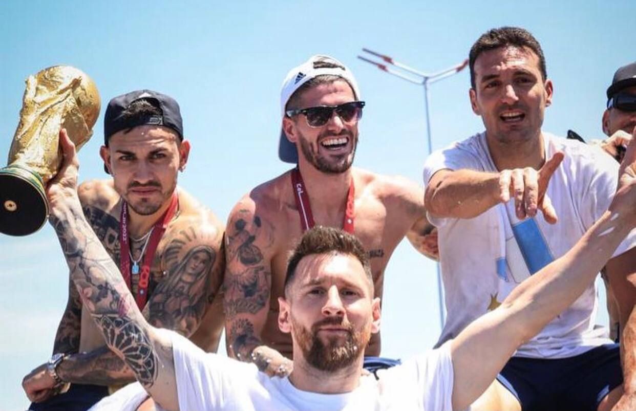 Аргентинцы празднуют победу на ЧМ-2022 Аргентинцы празднуют победу на ЧМ-2022