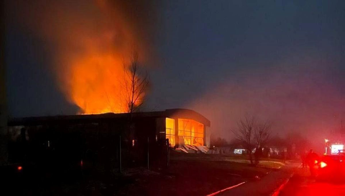 Льодова арена в Дружкінці після влучання ракети Льодова арена в Дружкінці після влучання ракети