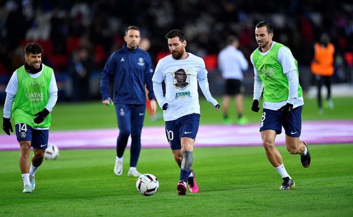 ПСЖ – Анже – парижане почтили Пеле перед матчем ПСЖ – Анже – парижане почтили Пеле перед матчем