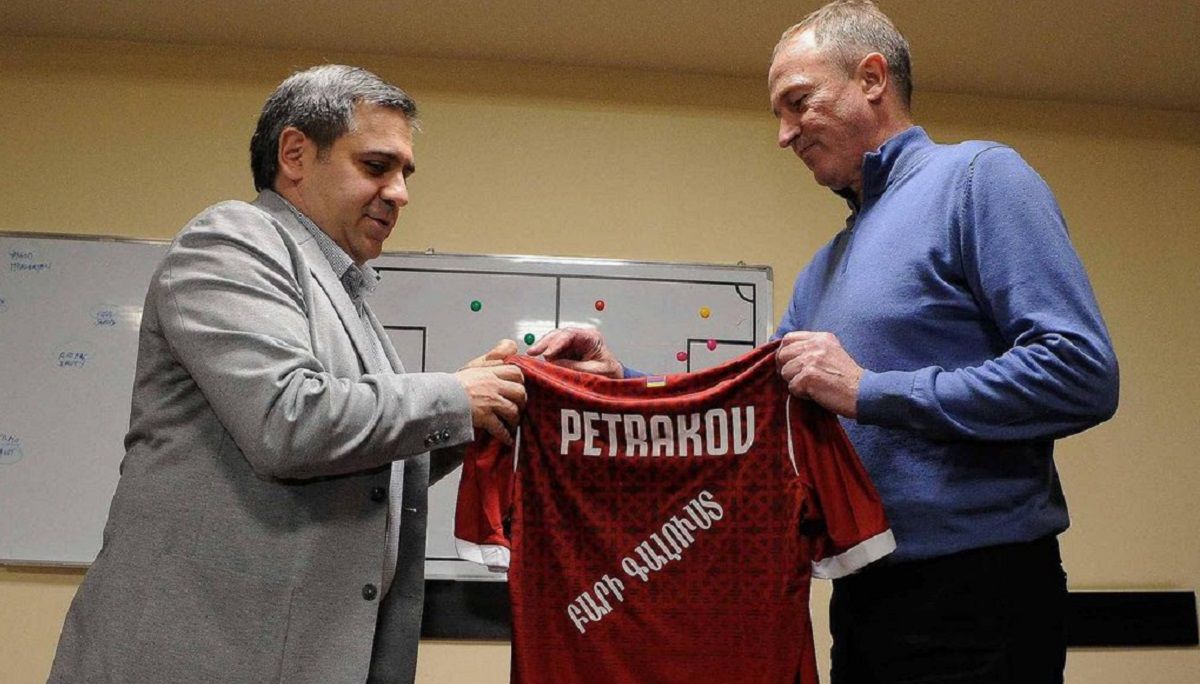 Презентація Олександра Петракова у збірній Вірменії Презентація Олександра Петракова у збірній Вірменії