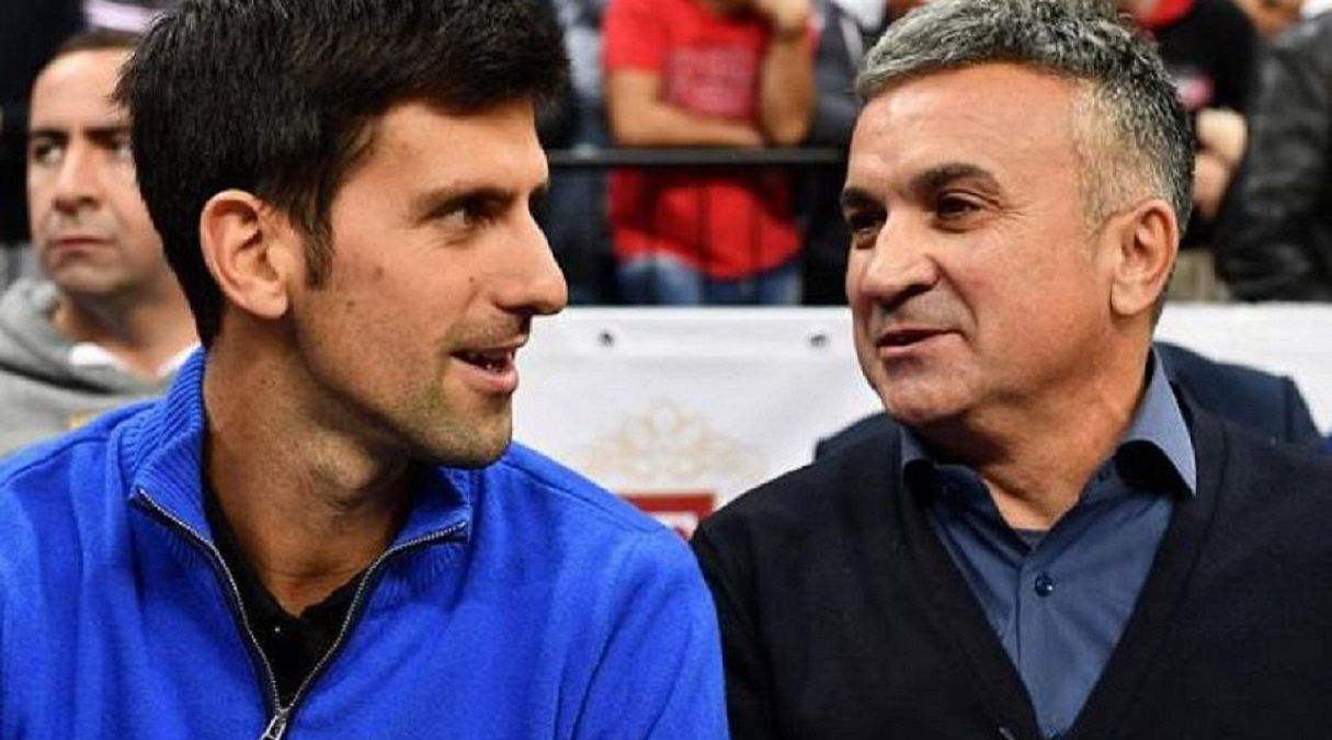 Батько Джоковича відреагував на своєму святкування перемоги сина з символікою Росії Батько Джоковича відреагував на своєму святкування перемоги сина з символікою Росії