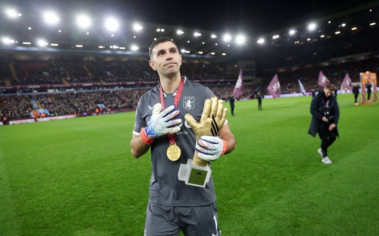 Еміліано Мартінес Еміліано Мартінес