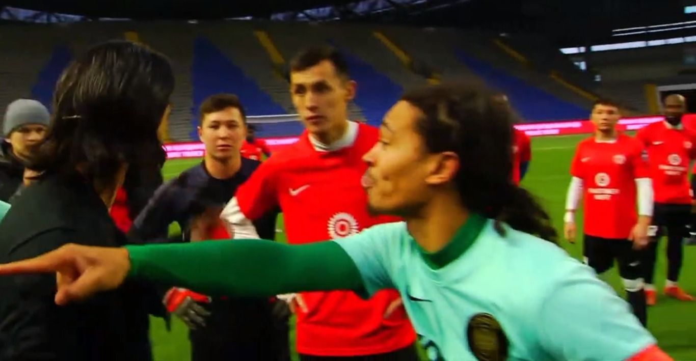 Российские футболисты спровоцировали драку на товарищеском турнире и получили ответ: видео - 24 канал Спорт Российские футболисты спровоцировали драку на товарищеском турнире и получили ответ: видео - 24 канал Спорт