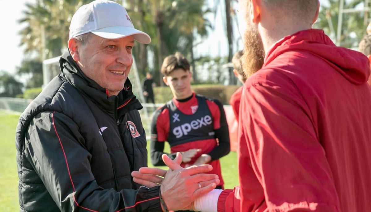 Тренер Кривбаса Юрій Вернидуб заспівав пісню Ой, у лузі червона калина Тренер Кривбаса Юрій Вернидуб заспівав пісню Ой, у лузі червона калина