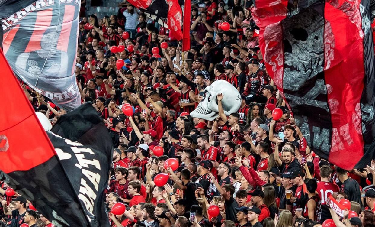 Фанати Атлетіка Паранаенсе Фанати Атлетіка Паранаенсе