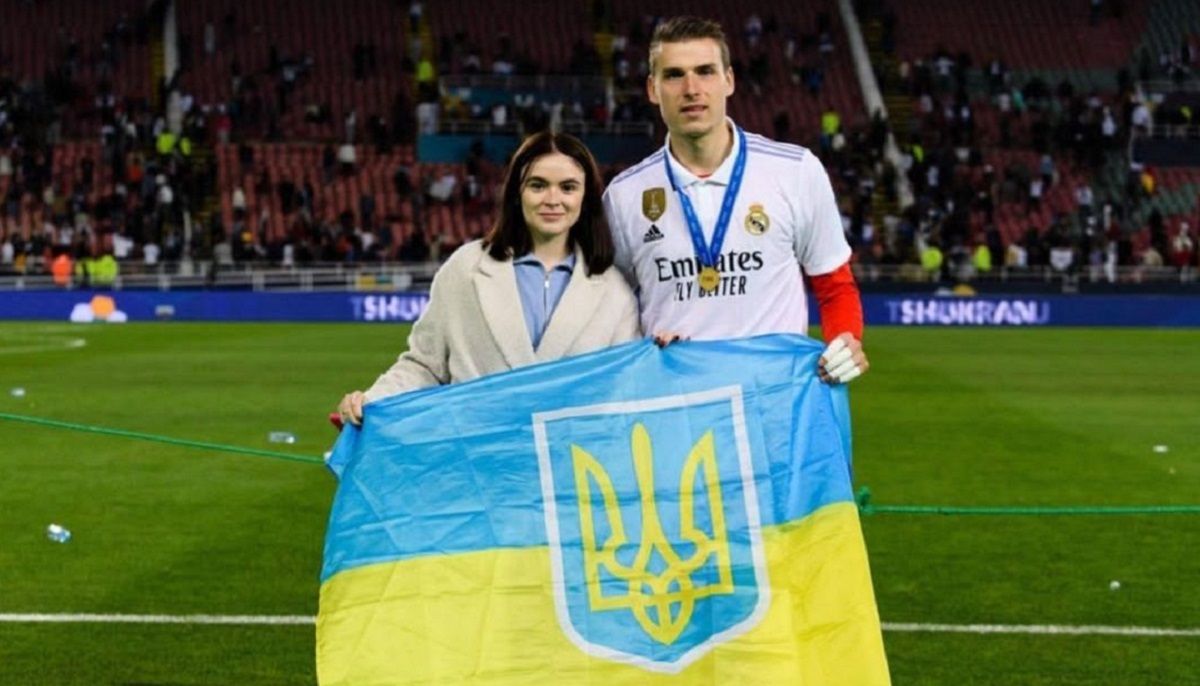 Як Лунін вийшов на нагородження КЧС з прапором України