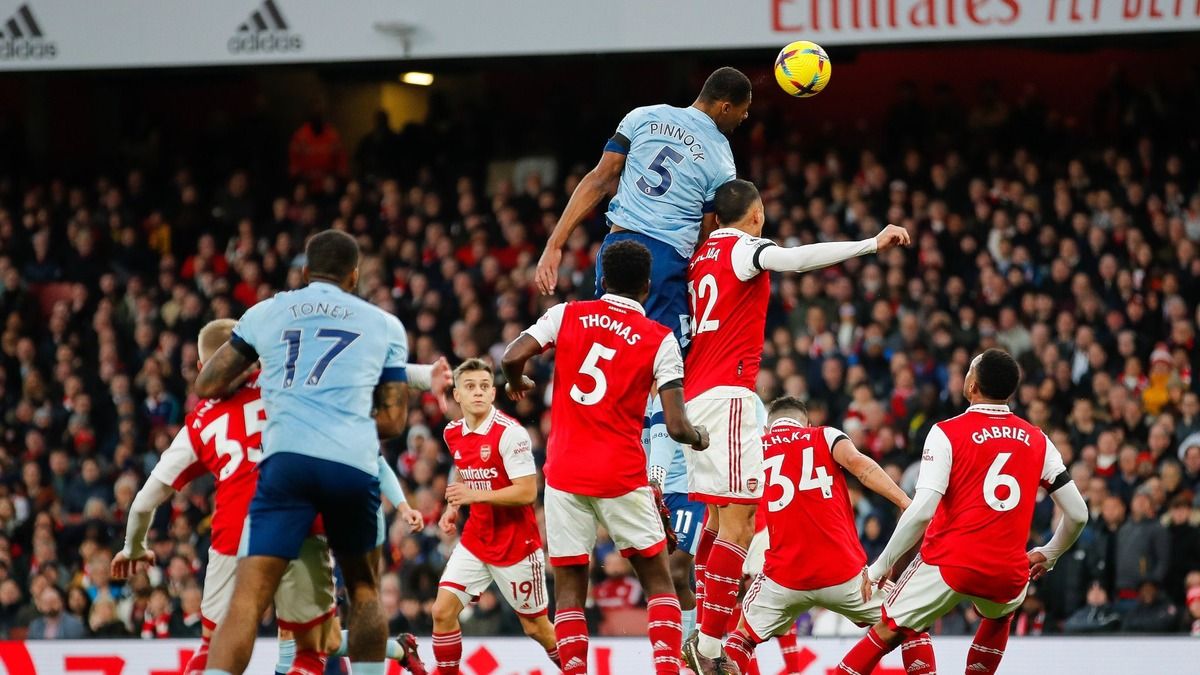 Брентфорд сравнял счет в спорном эпизоде Брентфорд сравнял счет в спорном эпизоде