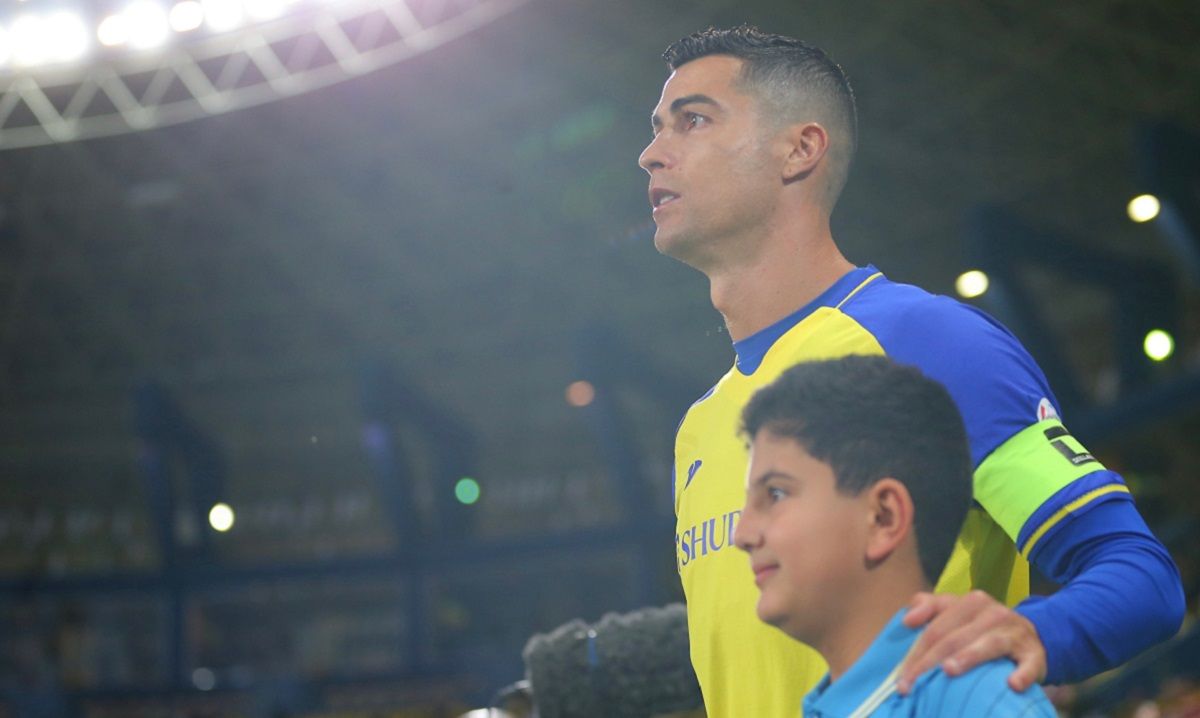 Почему соперник не пожал руку Роналду – видео сомнительного ассиста Криштиану Почему соперник не пожал руку Роналду – видео сомнительного ассиста Криштиану