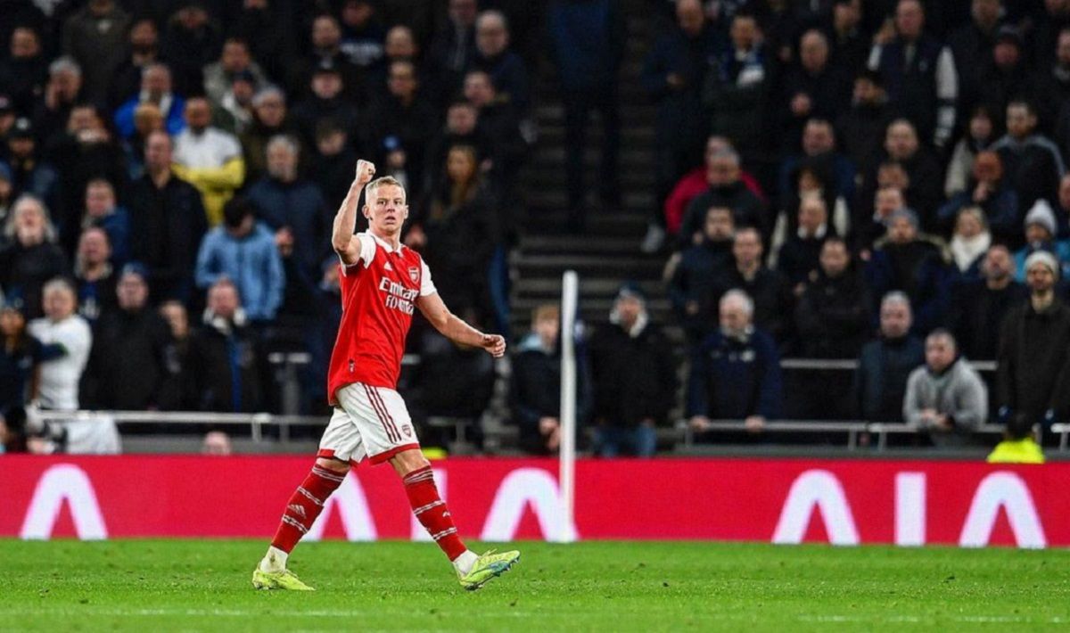 Зінченко подарував фанату свою футболку Арсенала – той не стримав сліз Зінченко подарував фанату свою футболку Арсенала – той не стримав сліз