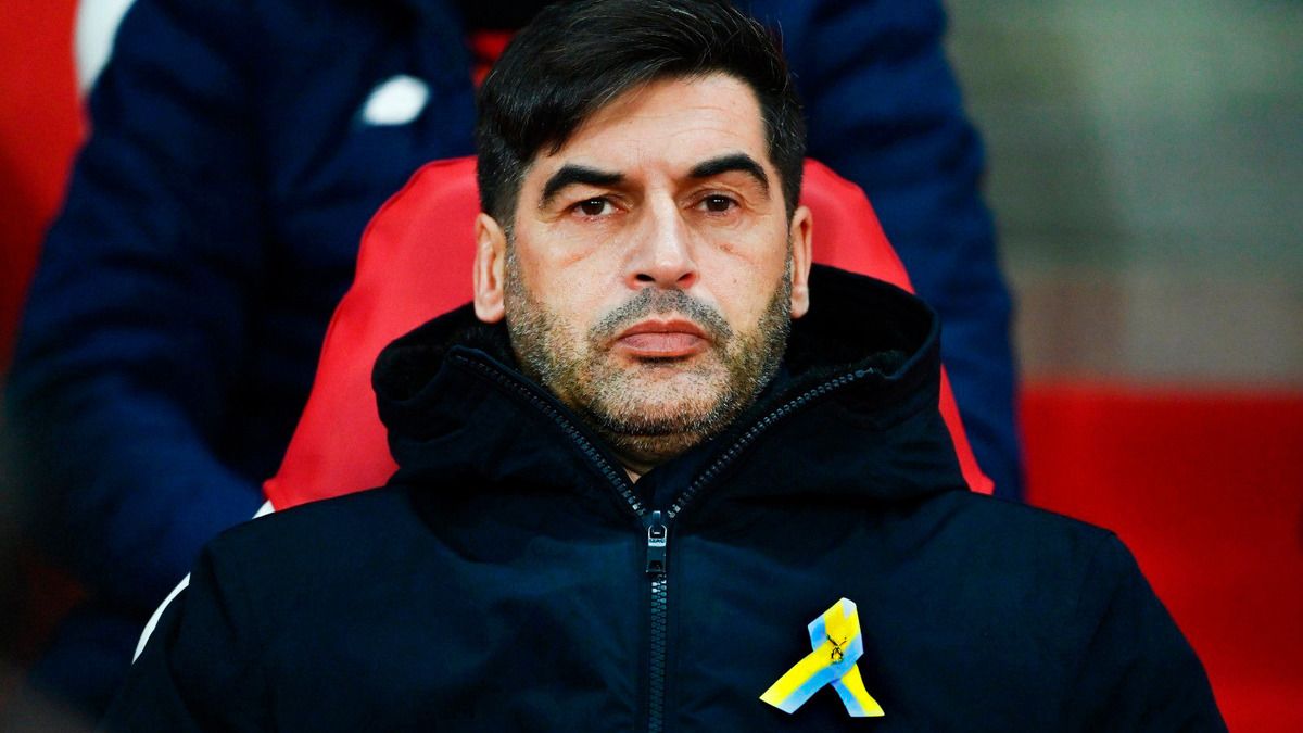 Паулу Фонсека прийшов на матч чемпіонату Франції із синьо-жовтою стрічкою Паулу Фонсека прийшов на матч чемпіонату Франції із синьо-жовтою стрічкою