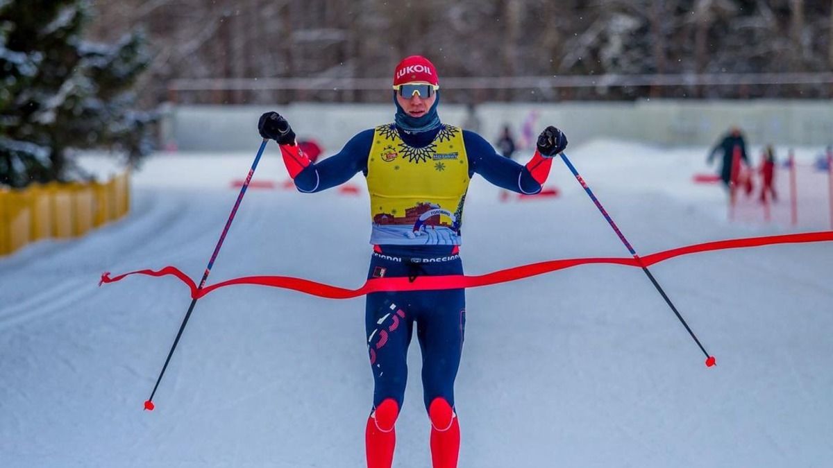 Российский лыжник финишировал с древком вместо флага - видео позора