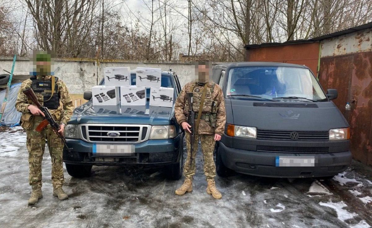 Favbet Foundation передал разведчикам ГУР внедорожник, микроавтобус и еще 5 дронов Favbet Foundation передал разведчикам ГУР внедорожник, микроавтобус и еще 5 дронов