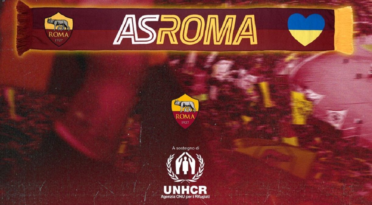 Рома выпустила шарф в поддержку Украины перед матчем против Ювентуса Рома выпустила шарф в поддержку Украины перед матчем против Ювентуса