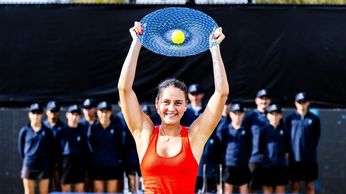 Украинская теннисистка Марта Костюк не пожала руку россиянке Варваре Грачевой Украинская теннисистка Марта Костюк не пожала руку россиянке Варваре Грачевой