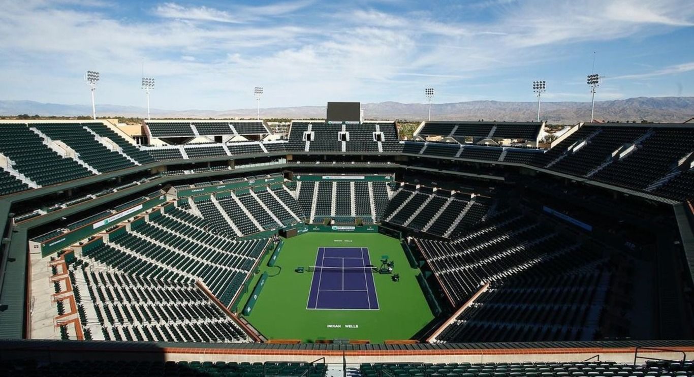 Главный теннисный корт в Индиан-Уэллс Главный теннисный корт в Индиан-Уэллс