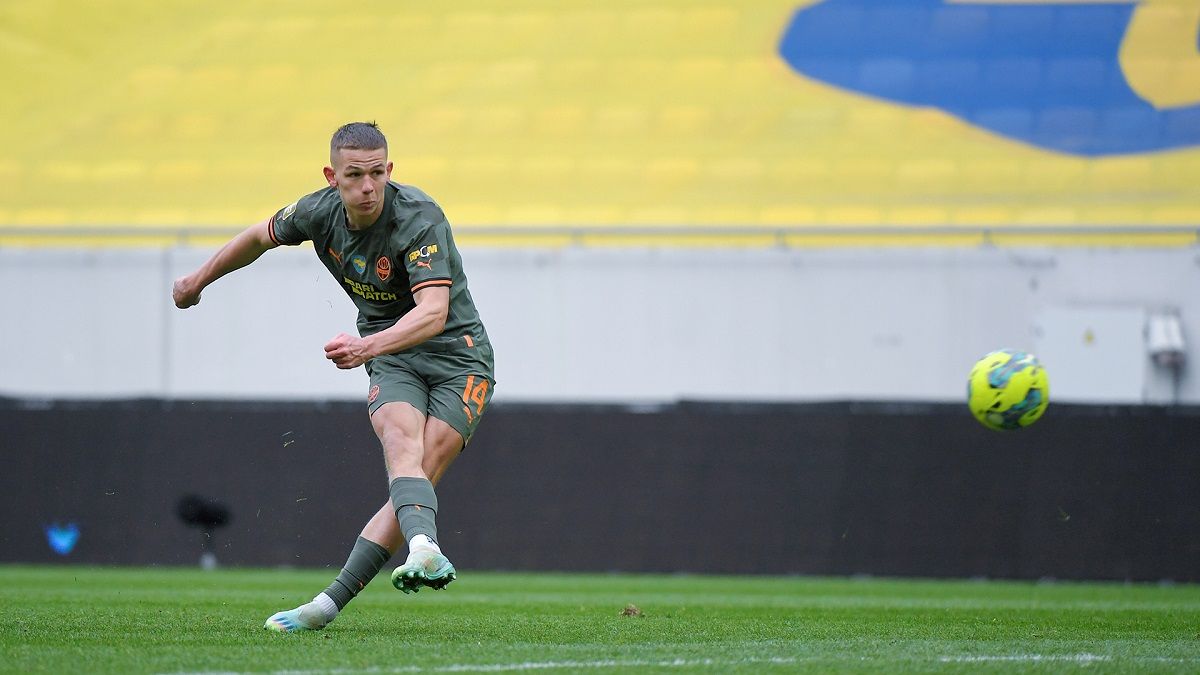 Нападающий Шахтера Сикан рассказал, как на стажировке в ПСЖ его называли Неймаром Нападающий Шахтера Сикан рассказал, как на стажировке в ПСЖ его называли Неймаром