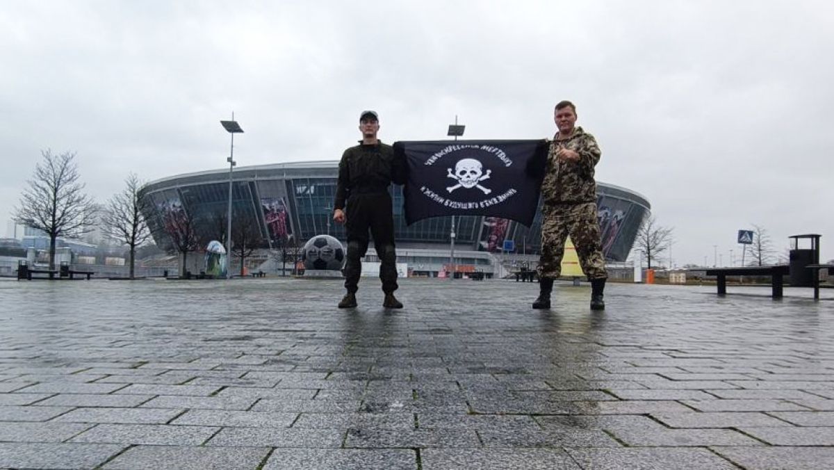 Глава "Эспаньолы" и Андрей Соломатин возле "Донбасс арены" в оккупированном Донецке