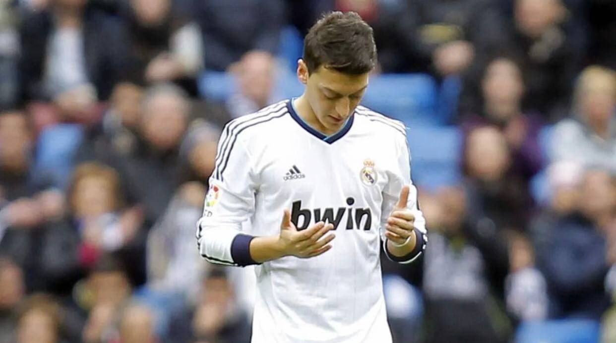 Месут Озил в мадридском Реале Месут Озил в мадридском Реале