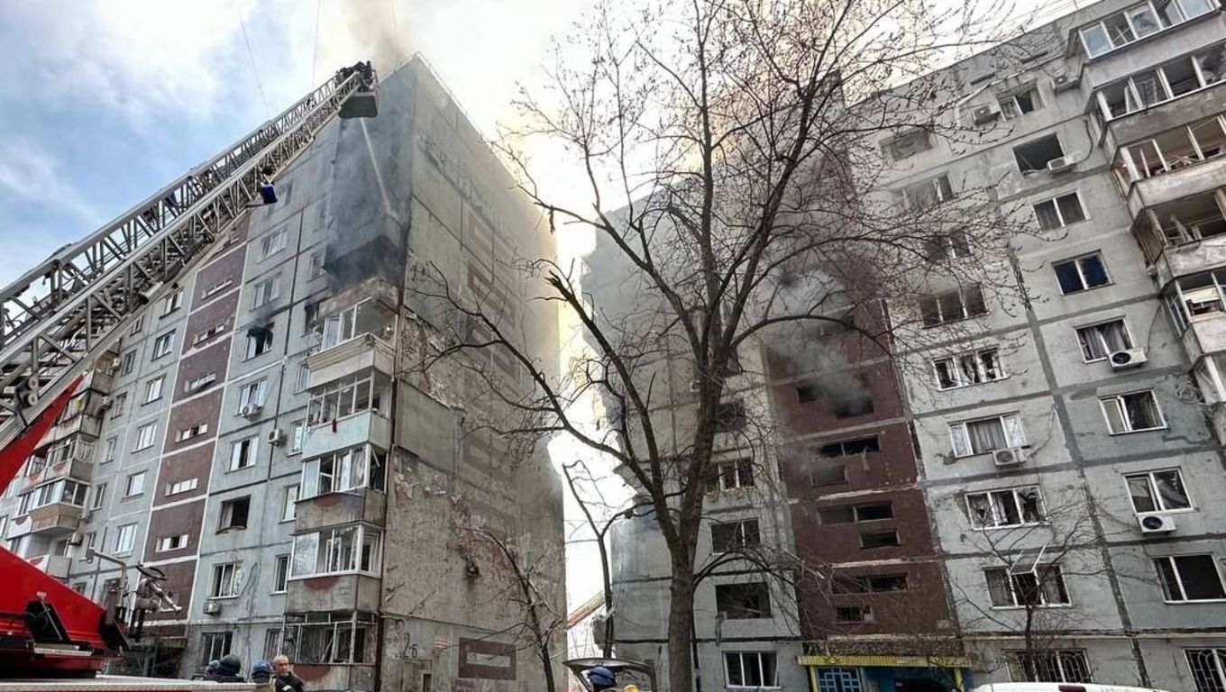 Два жилых дома в Запорожье пострадали от российских ракет
