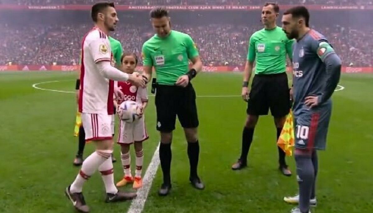 Аякс – Феєнорд – капітани не потиснули руку одне одному – відео та причина Аякс – Феєнорд – капітани не потиснули руку одне одному – відео та причина