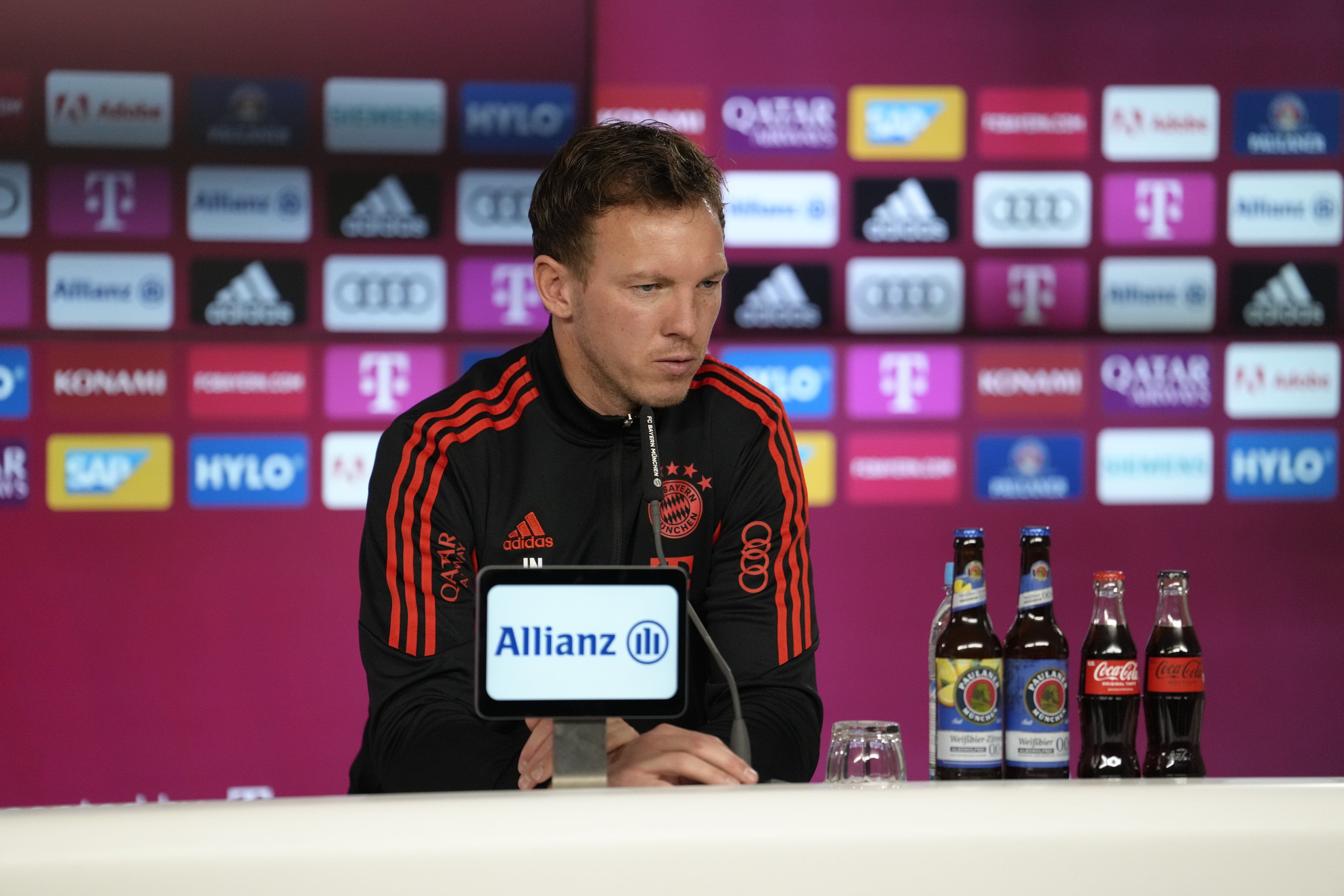 Бавария простилась с Юлианом Нагельсманном Бавария простилась с Юлианом Нагельсманном