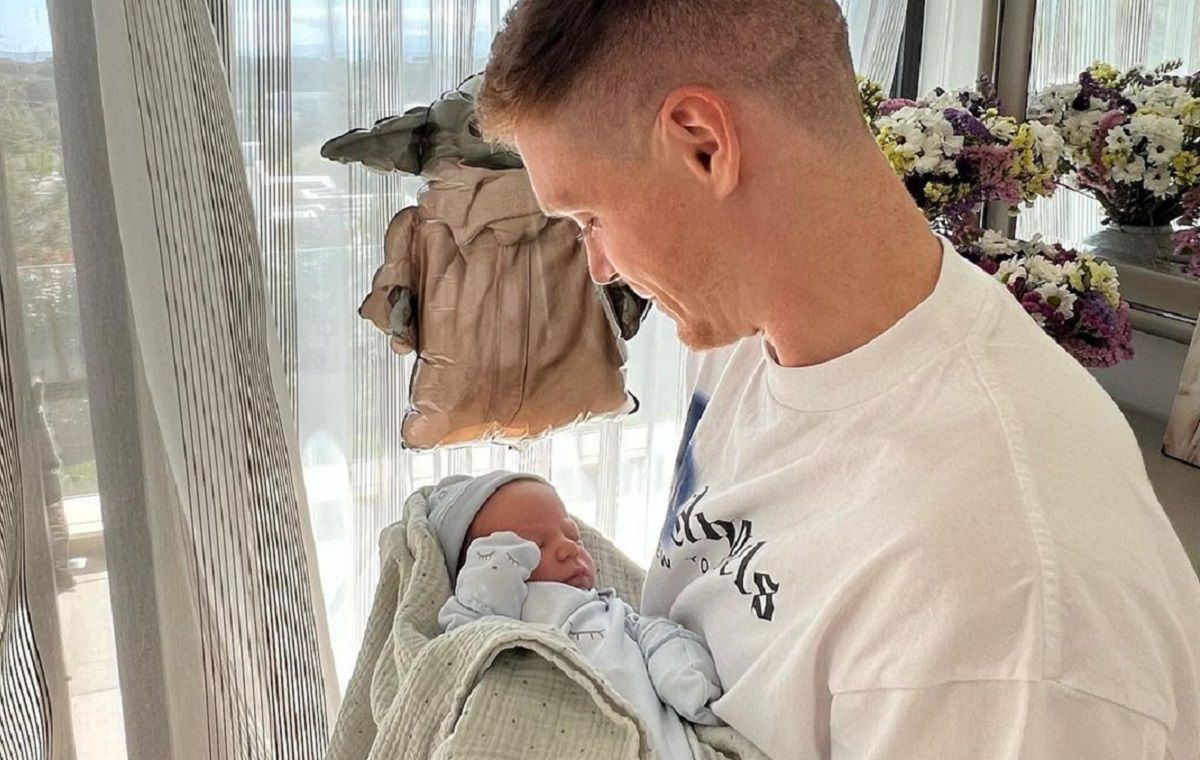 Виктор Цыганков показал новорожденного сына Леона Виктор Цыганков показал новорожденного сына Леона