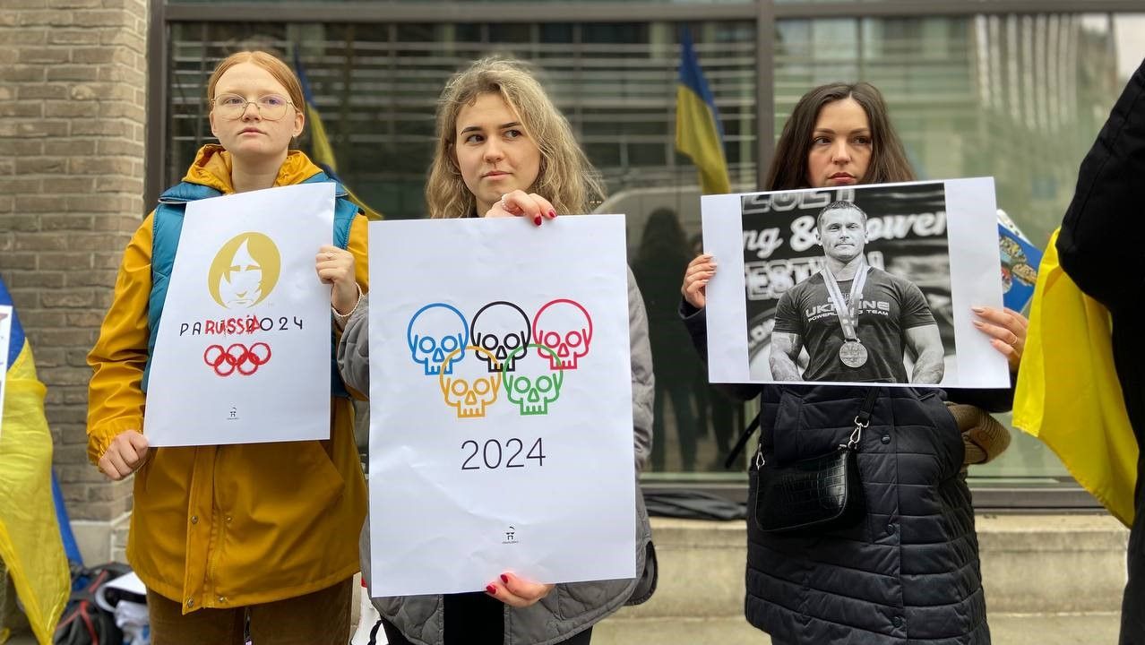 Українці під час мітингу в Брюсселі Українці під час мітингу в Брюсселі