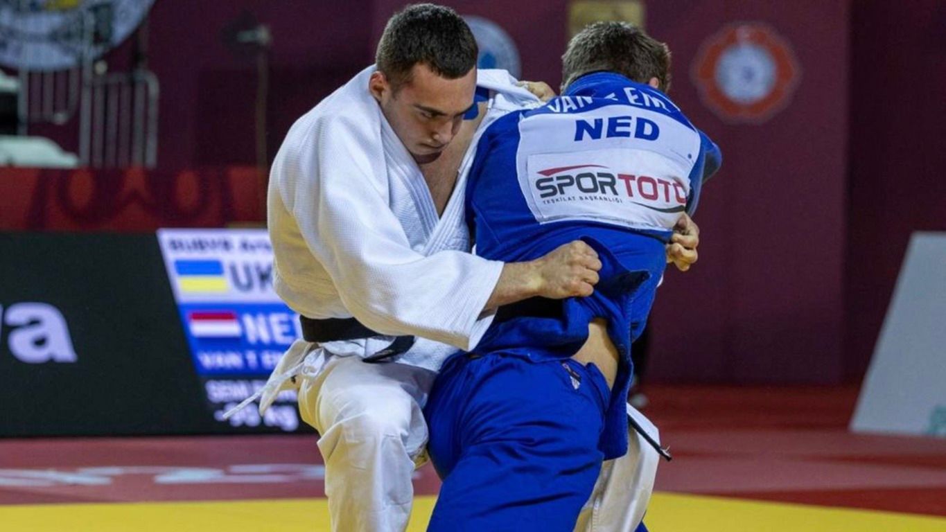 Артем Бубырь (слева) Артем Бубырь (слева)