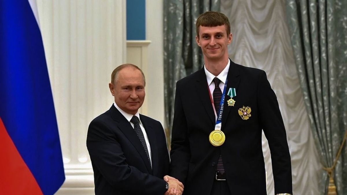 Олимпийский чемпион по России Владислав Ларин помогает захватнической армии