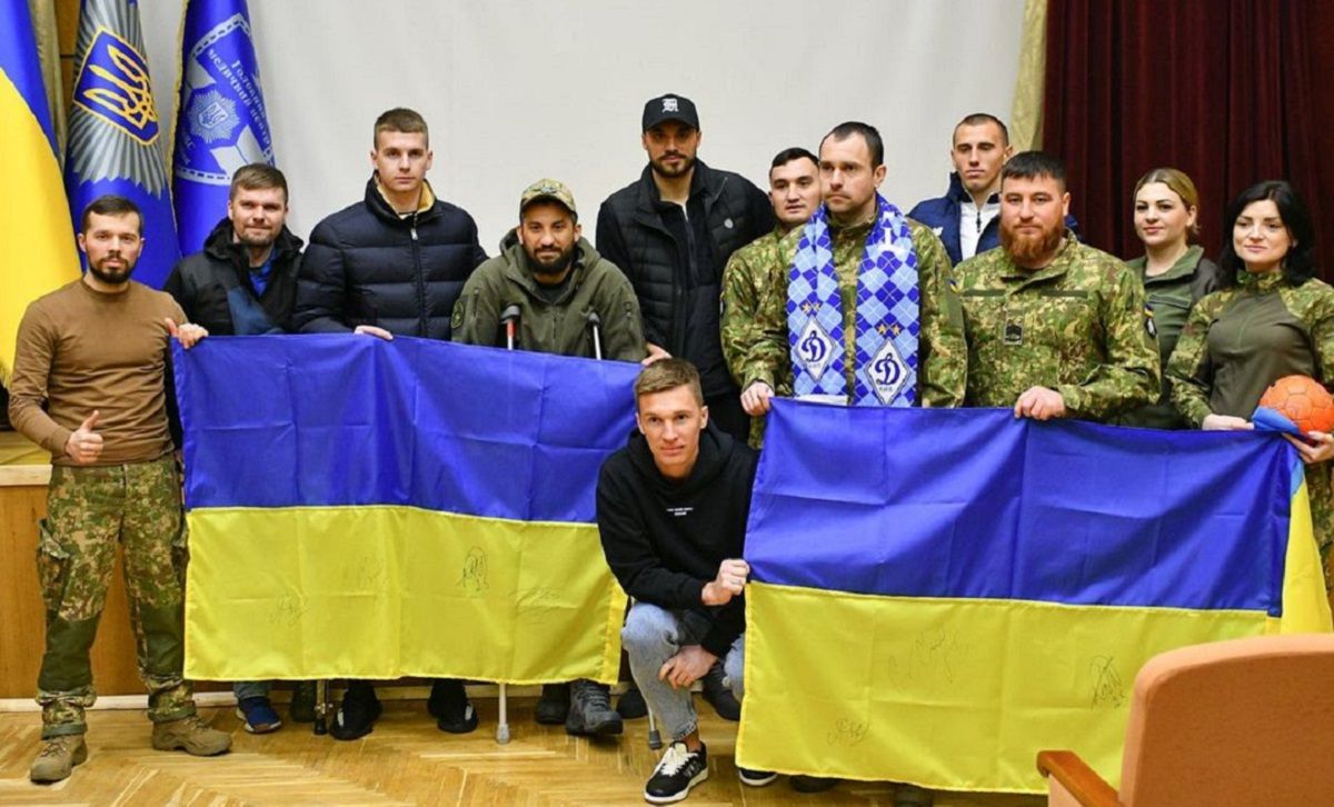 Гравці Динамо зустрілись із українськими військовими – фото та відео