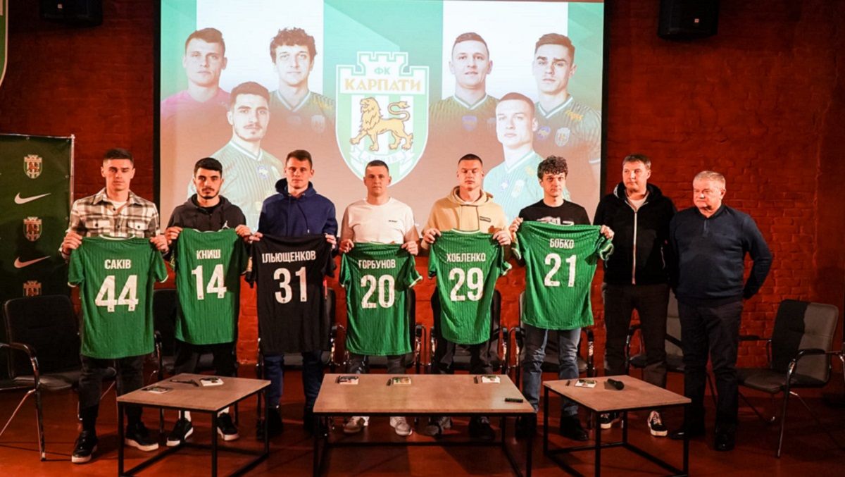 Карпаты презентовали форму от Nike – клуб получил критику от Болотникова – видео Карпаты презентовали форму от Nike – клуб получил критику от Болотникова – видео