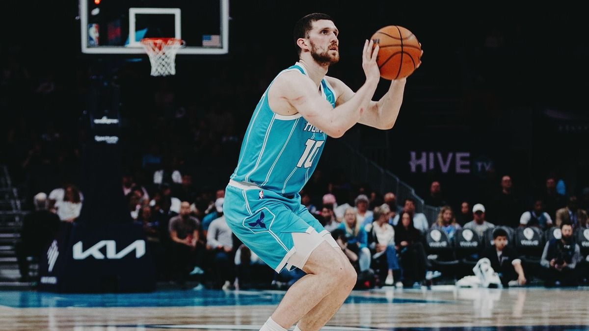 Святослав Михайлюк стал самым результативным игроком Шарлотт Горнетс в матче НБА Святослав Михайлюк стал самым результативным игроком Шарлотт Горнетс в матче НБА