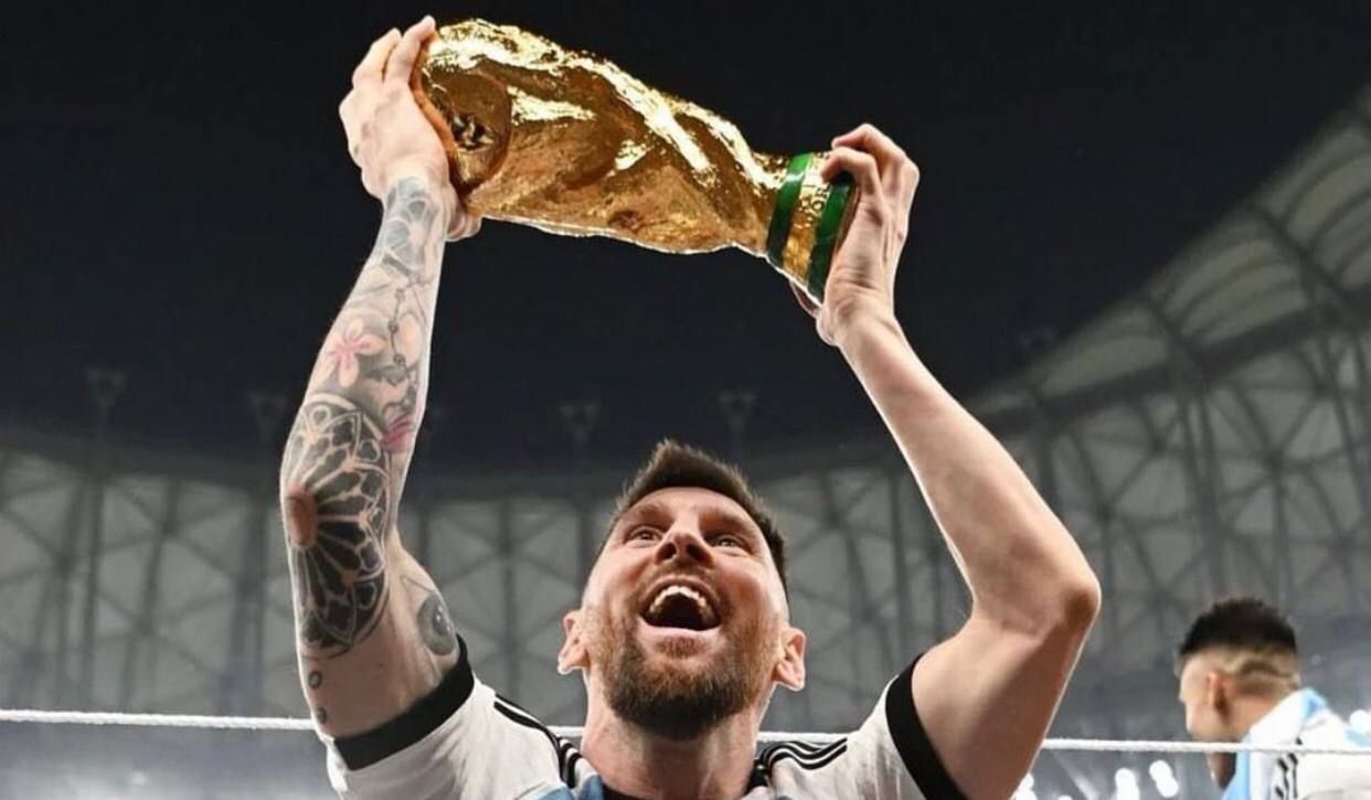 Лионель Месси с Кубком мира Лионель Месси с Кубком мира