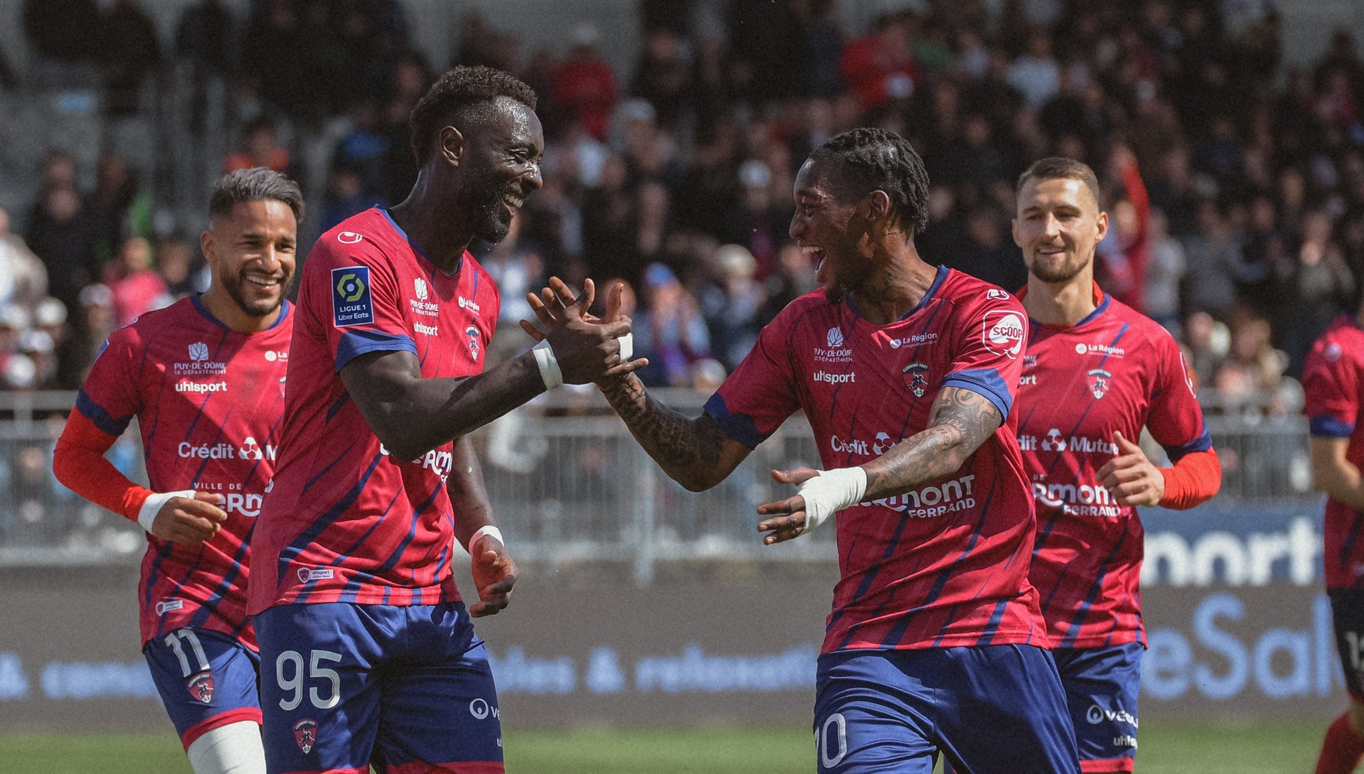 Клермон святкує гол у ворота Анже Клермон святкує гол у ворота Анже