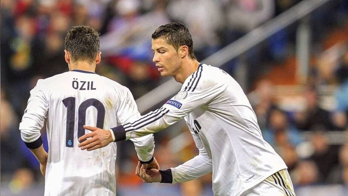 Колишня зірка Реалу Мексут Озіт розпочне політичну кар'єру Колишня зірка Реалу Мексут Озіт розпочне політичну кар'єру