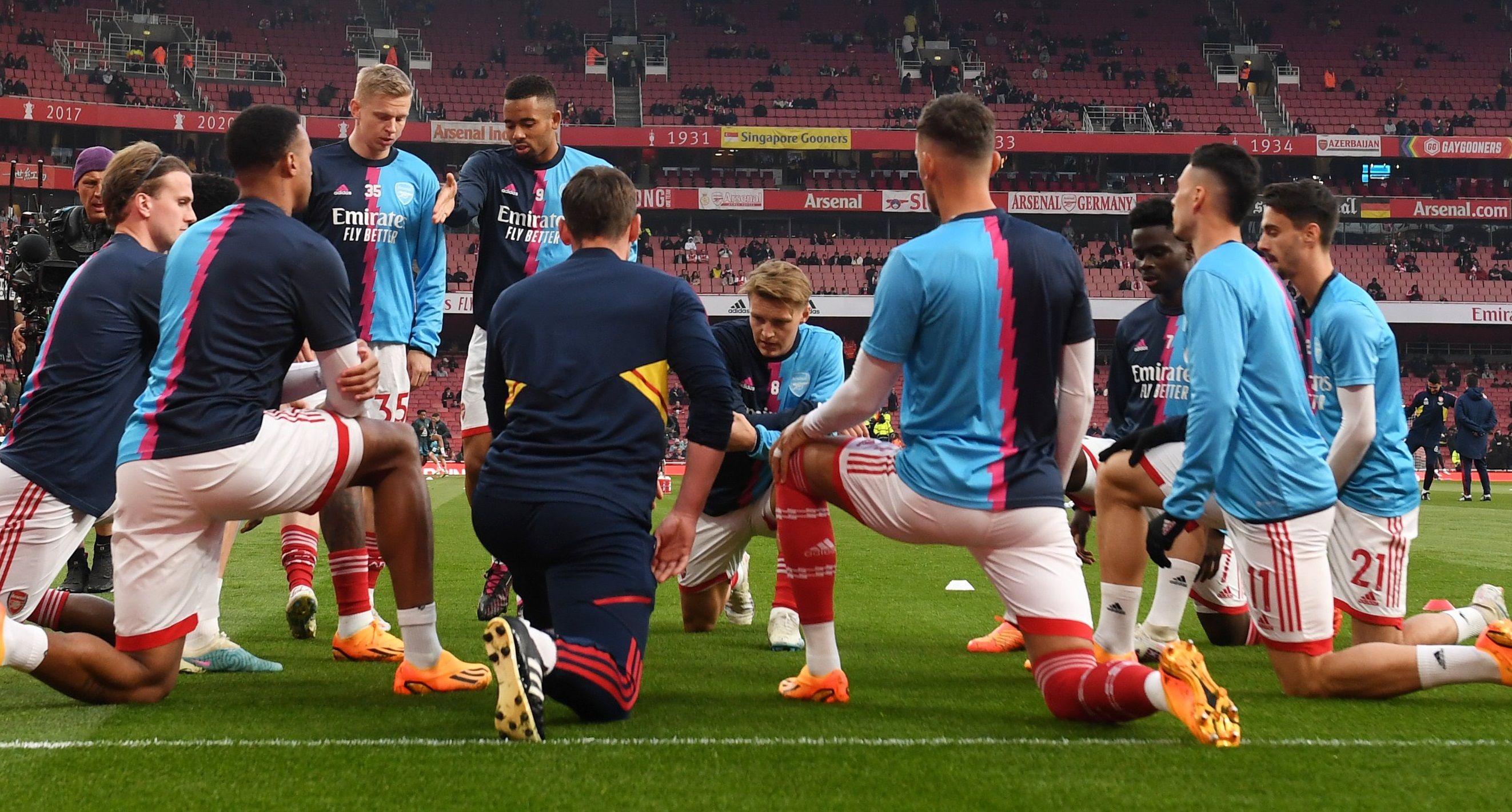 Арсенал третий раз подряд сыграл вничью в АПЛ Арсенал третий раз подряд сыграл вничью в АПЛ