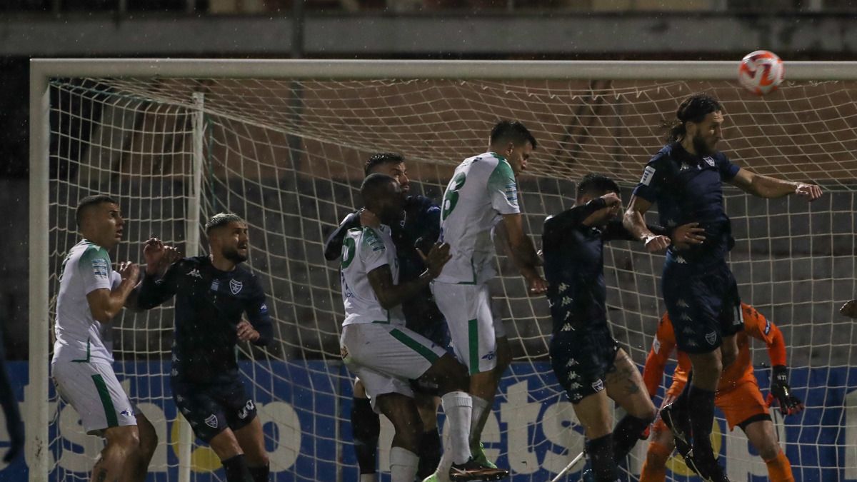 Відео рятівного голу Дмитра Чигринського у матчі за Іонікос Відео рятівного голу Дмитра Чигринського у матчі за Іонікос