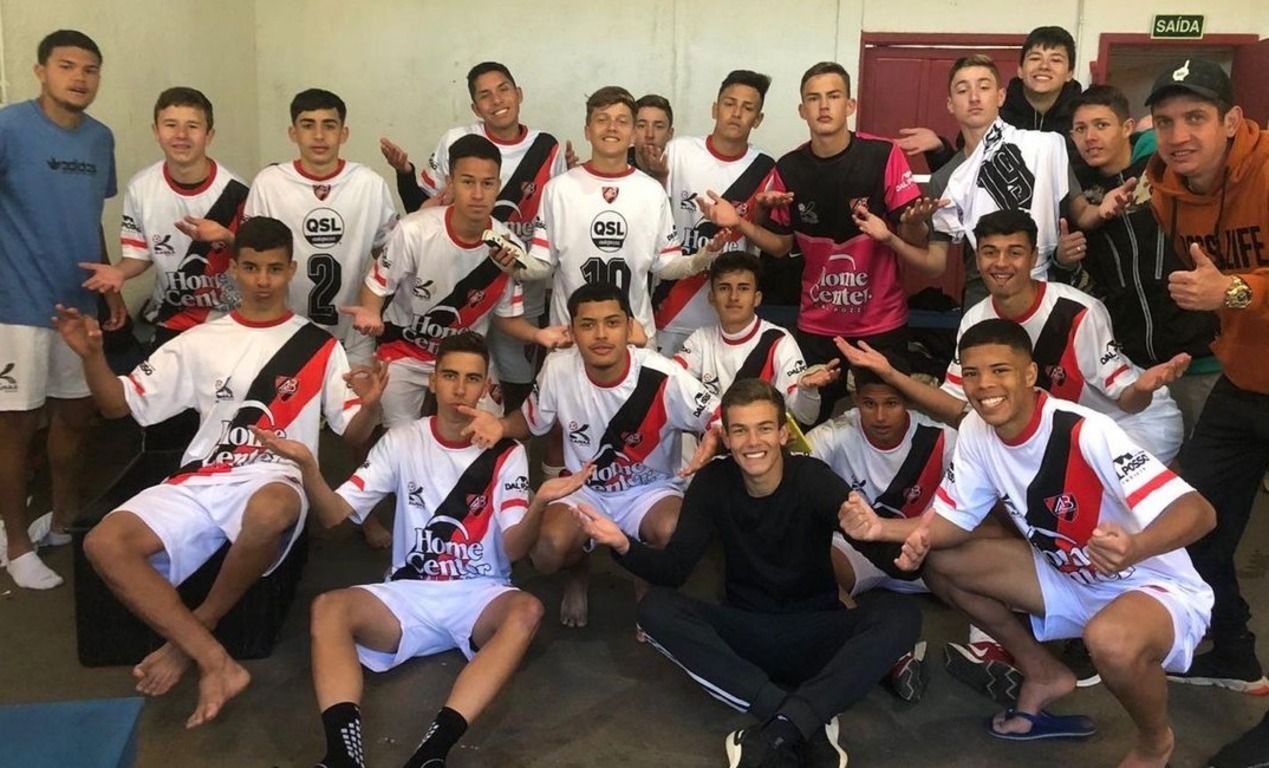 Футбольный клуб АА Бател Футбольный клуб АА Бател