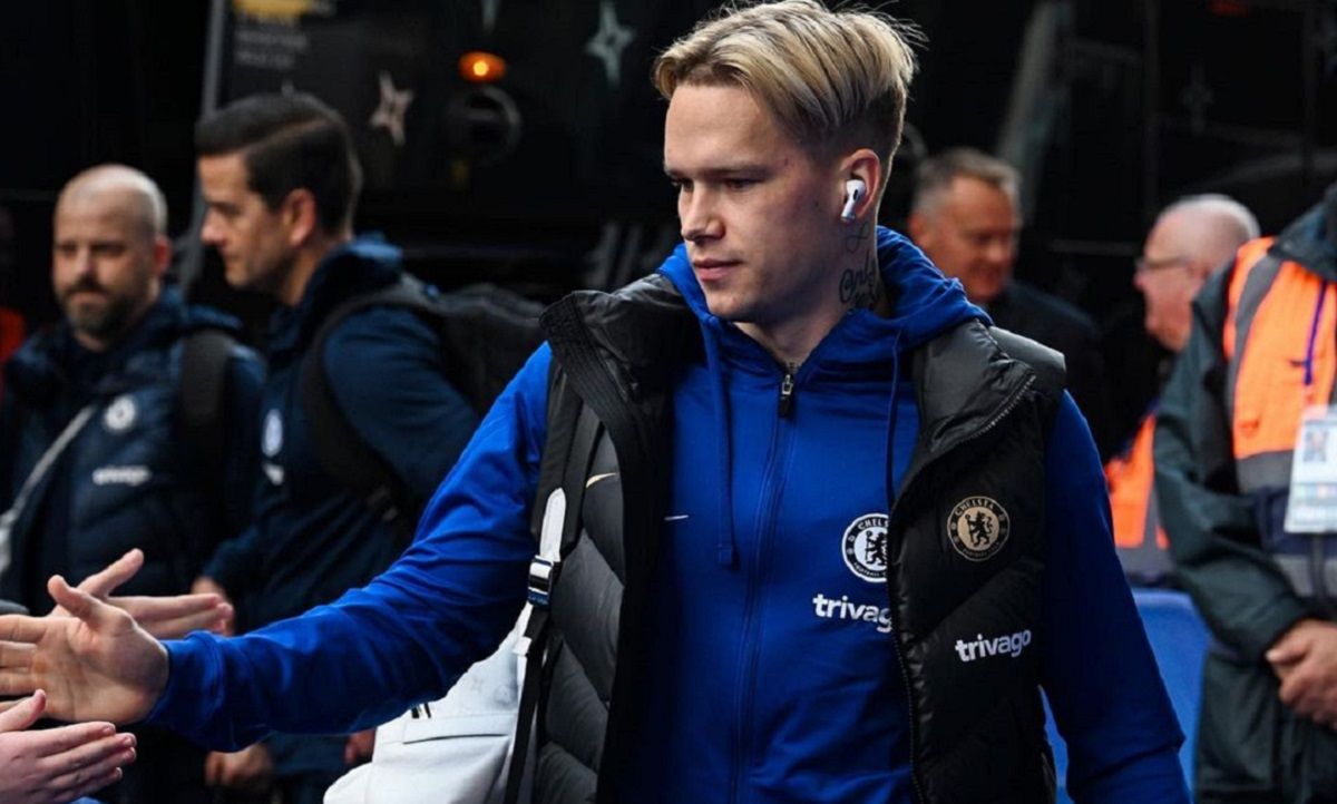 Фаны Брентфорда посмеялись над Мудриком во время матча против Челси Фаны Брентфорда посмеялись над Мудриком во время матча против Челси