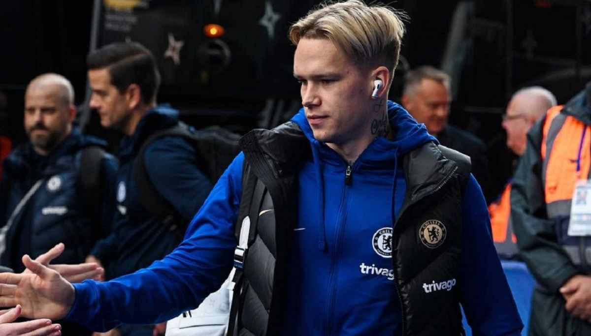 Михайла Мудрика пекельно зустріли на стадіоні Арсенала – фотофакт Михайла Мудрика пекельно зустріли на стадіоні Арсенала – фотофакт