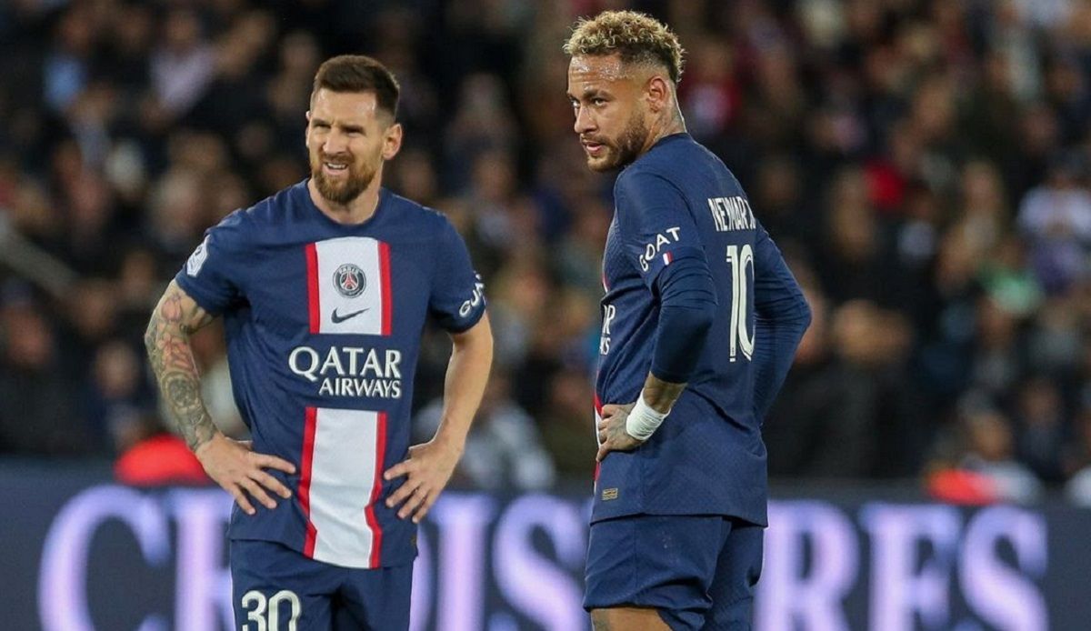 Фанати ПСЖ прийшли до будинку Неймара з вимогою, аби той покинув клуб – відео Фанати ПСЖ прийшли до будинку Неймара з вимогою, аби той покинув клуб – відео