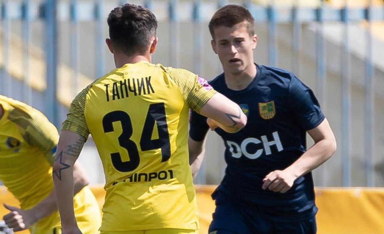 Эпизод из матча СК Днепр-1 – Металлист Эпизод из матча СК Днепр-1 – Металлист