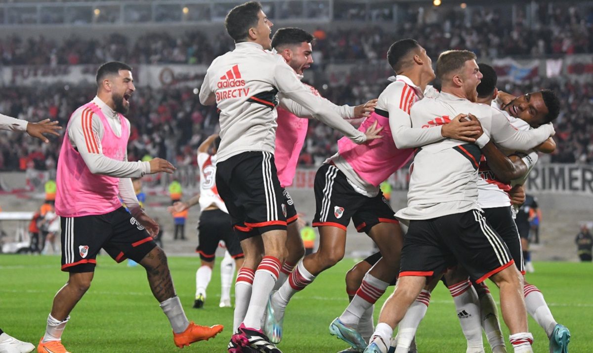 Ривер Плейт – Бока Хуниорс – матч в Аргентине закончился потасовкой и 7 изъятиями – видео Ривер Плейт – Бока Хуниорс – матч в Аргентине закончился потасовкой и 7 изъятиями – видео