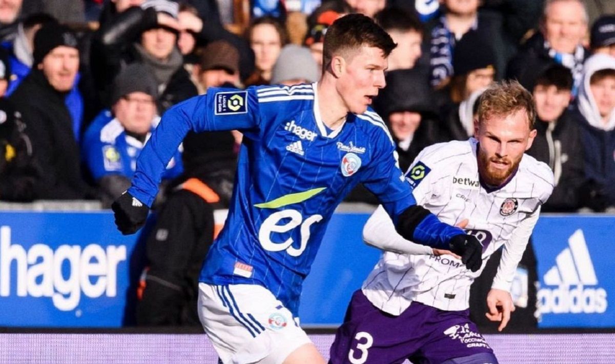 Соболь отримав травму у матчі Нант – Страсбур – фото жахливого епізоду Соболь отримав травму у матчі Нант – Страсбур – фото жахливого епізоду