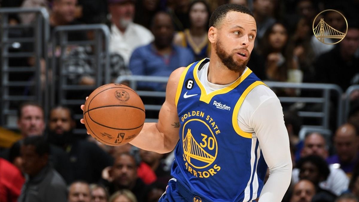 Стефен Карри установил новый рекорд НБА по трехочковым броскам Стефен Карри установил новый рекорд НБА по трехочковым броскам